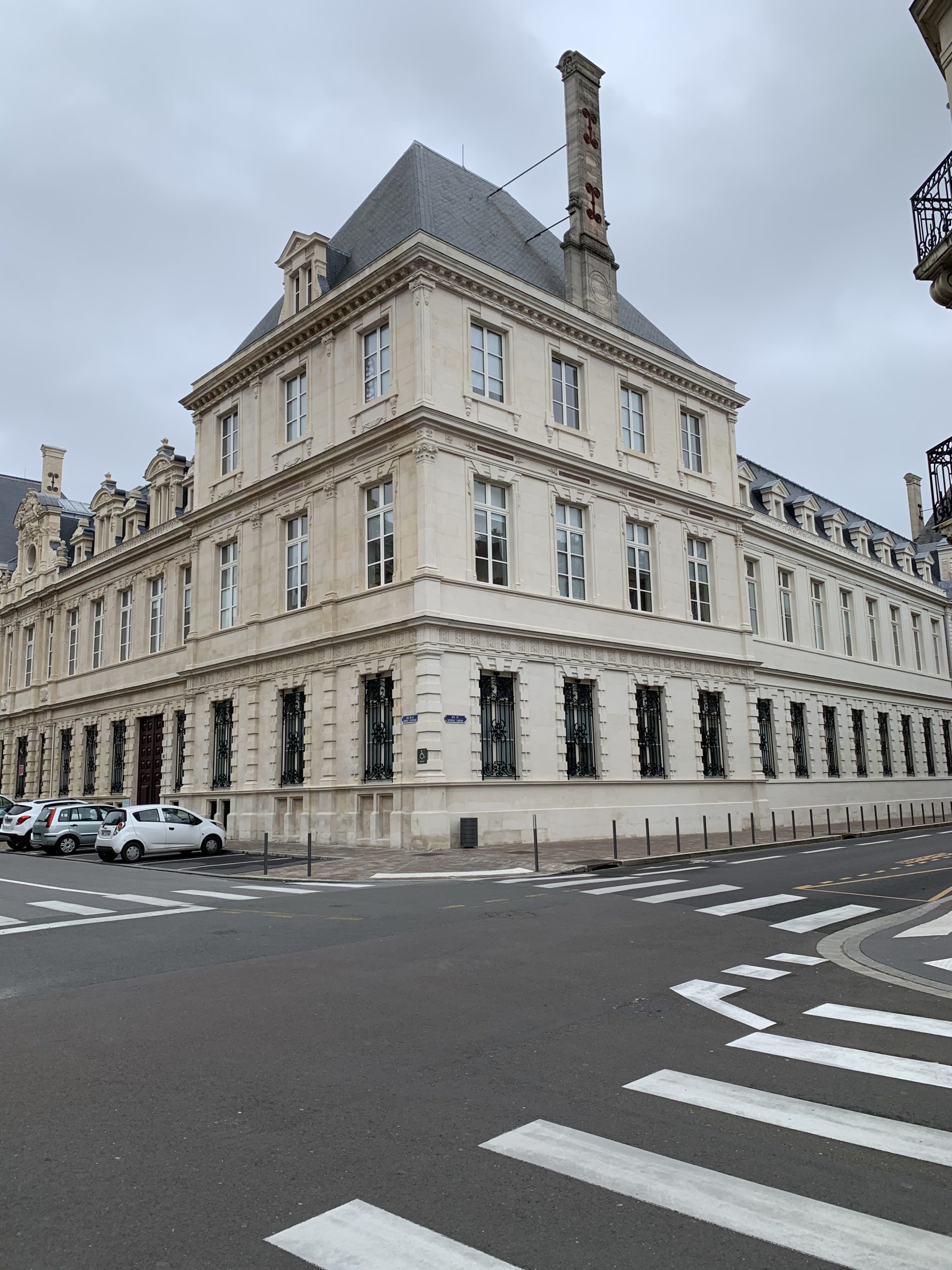 menuiserie-lambert-projet-hotel-de-ville-reims-1